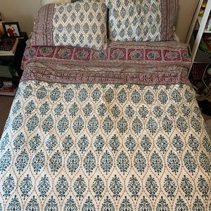Twin Size Bedding Set from Urban Outfitters